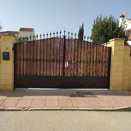 Agradable Casa Con Piscina En La Serrania. Арриате Экстерьер фото