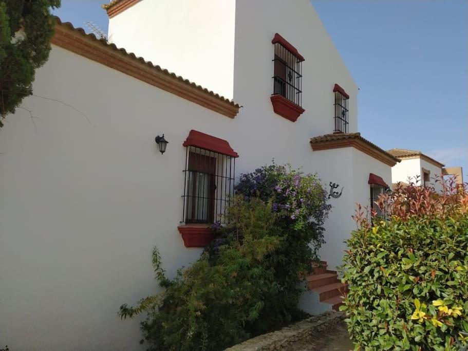 Agradable Casa Con Piscina En La Serrania. Арриате Экстерьер фото