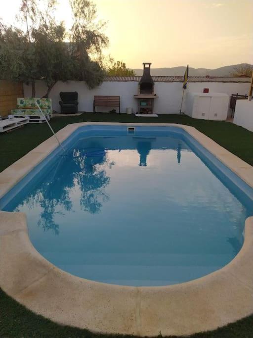 Agradable Casa Con Piscina En La Serrania. Арриате Экстерьер фото
