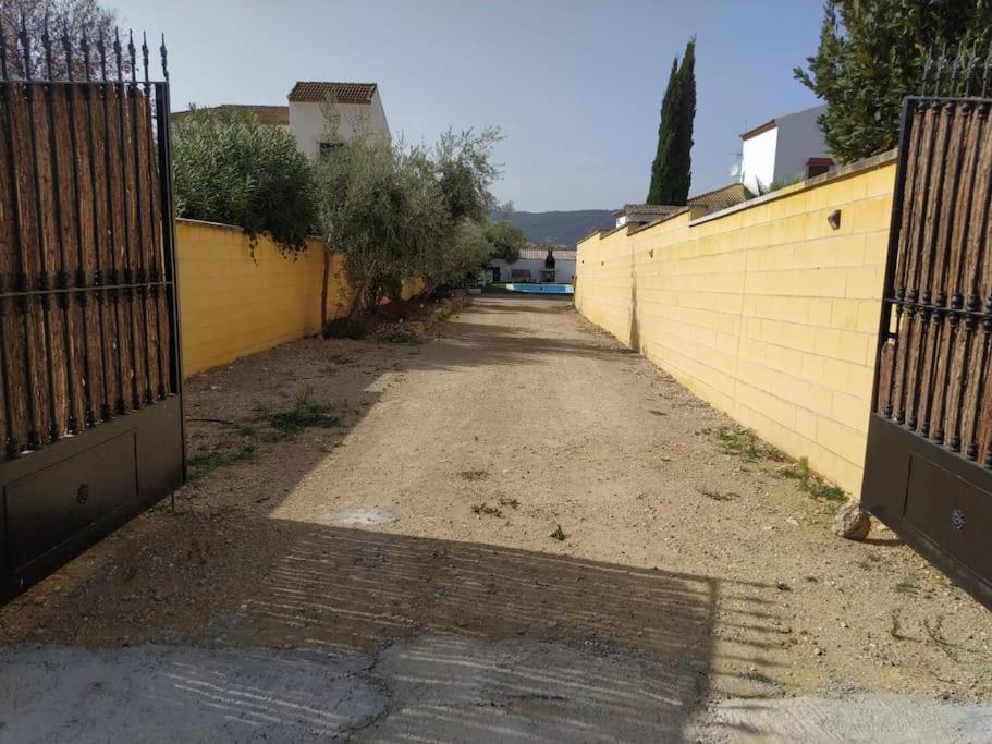 Agradable Casa Con Piscina En La Serrania. Арриате Экстерьер фото